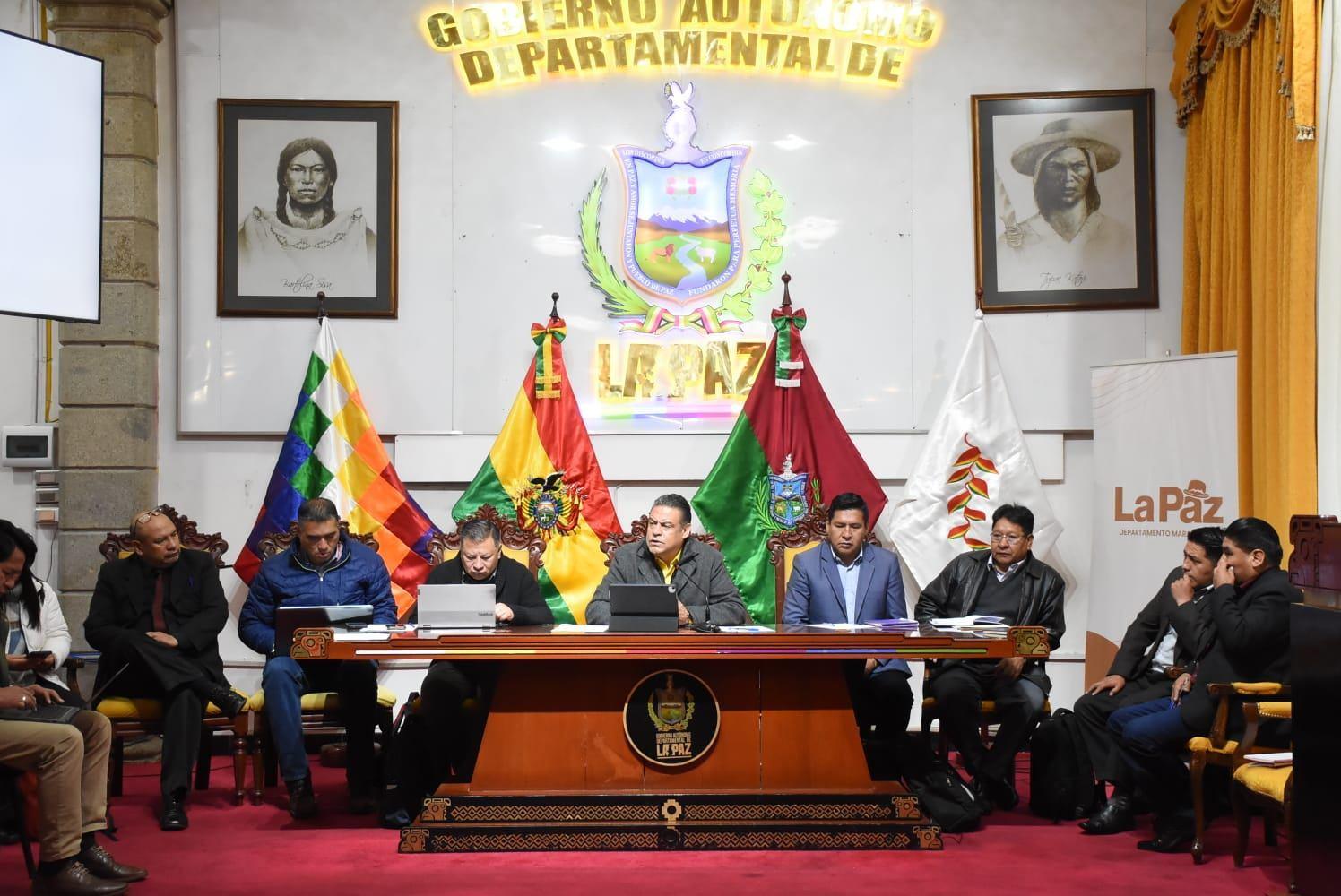 Gobernación construirá obras viales, pozos y sistemas de riego para municipios de la provincia Omasuyos